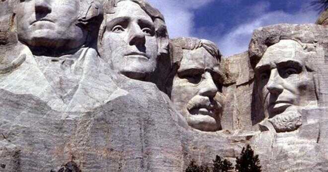 Vilken typ av sten höggs Mount Rushmore ur?