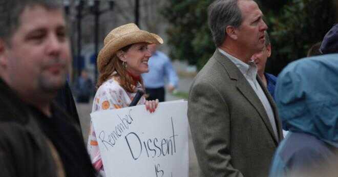 Varför anses inte Boston Tea Party en fredlig protest?