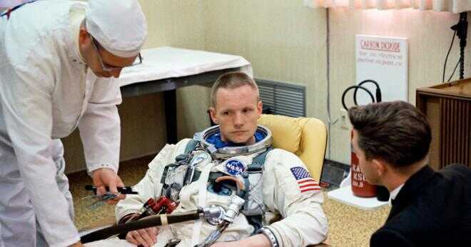 Vad gjorde efter landning Neil Armstrong?