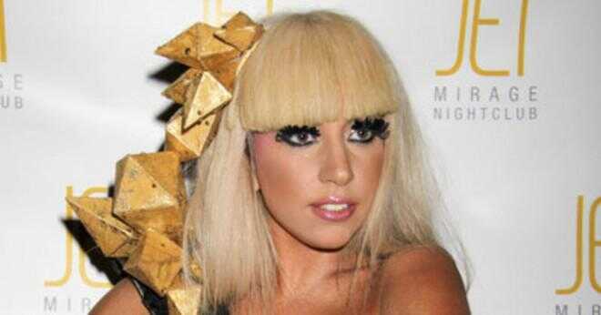Vad gör Lady Gaga medelvärdet i låten älskar spelet när hon säger att hon vill ta en tur på sin disco stick?