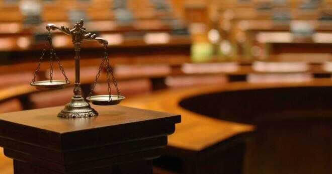 Vad är skillnaden mellan en jurist och en advokat som är ombud för ett företag?