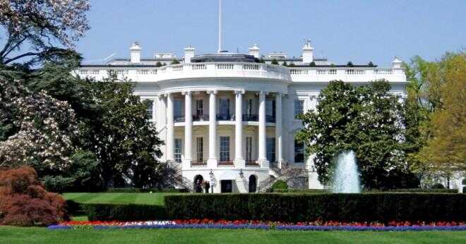 Vem var den första presidenten att leva i Vita huset?