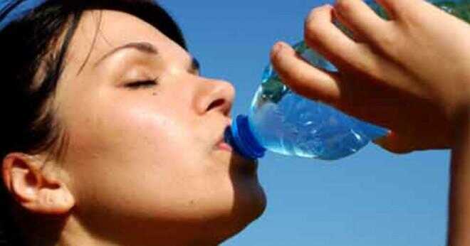 Hur många oz vatten skulle vi dricka per dag?