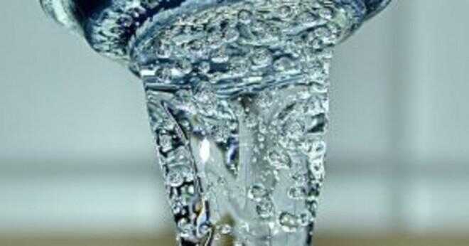 Vad är bättre buteljerat vatten eller kranvatten?