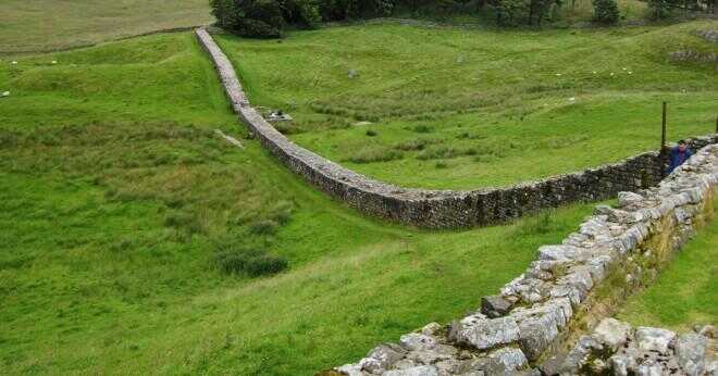 Vad står det på Hadrianus mur om pikterna och scot?
