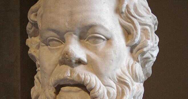 Varför visas Sokrates på court?