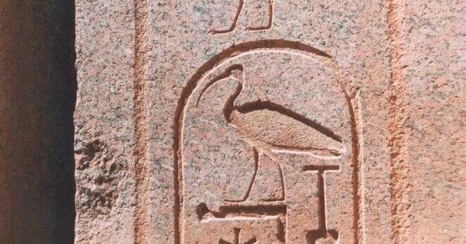 Varför användes hieroglyfer i gravar?