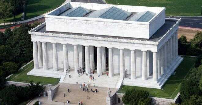 Hur lång är Lincoln Memorial?