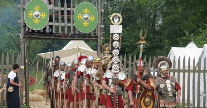 Vad kallas en grupp 10 romerska soldater?