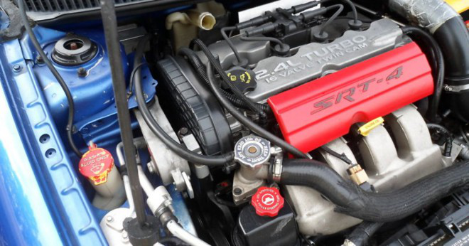 Vart är överföring filtret på en 2004 Dodge Stratus med 4-cylindrig Mitsubishi motorn inte är det i pannan?