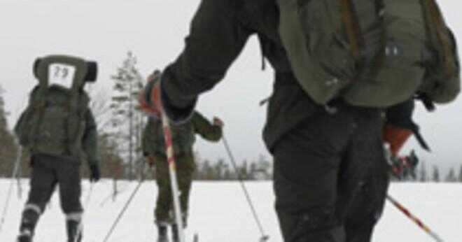 Varför är utförsåkning skidor böjda på slutet och längdhopp skidorna platta?