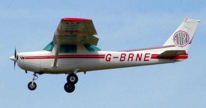 Vad är tvåplansvinkel i flykten av en Cessna 182?