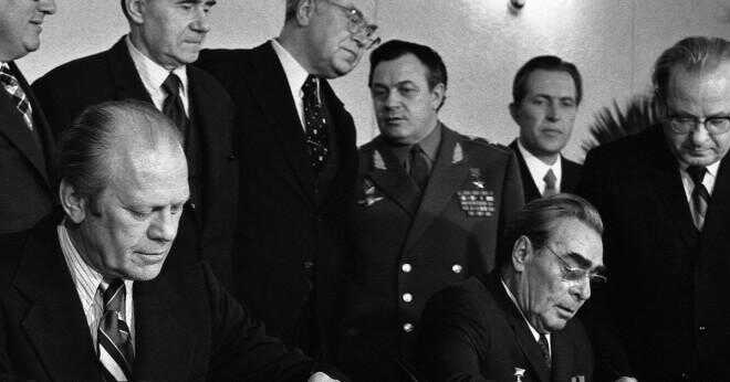 När president Nixon och sovjetiska premier leonid Brezjnev undertecknades ett fördrag som härrör från salt du förhandlingarna 1972 de överens om att?