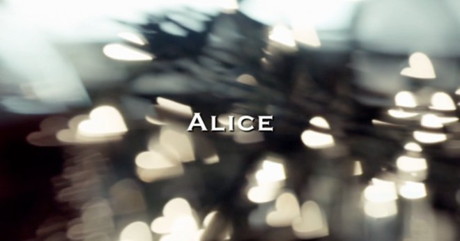 Vad är Alices pojkväns namn i Alice i Underlandet?
