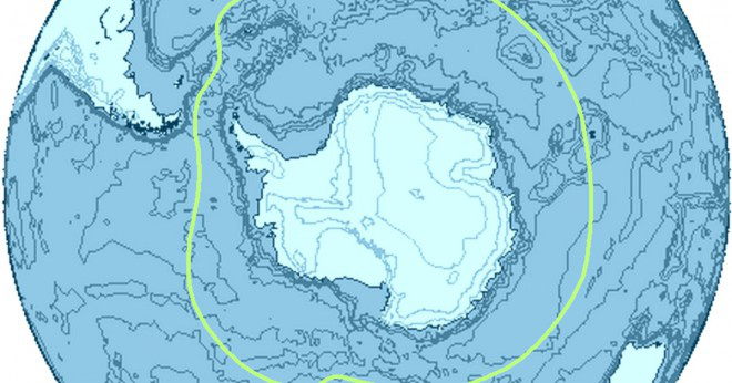 Vad är namnet på den bergskedja som korsar den Antarctic kontinenten?