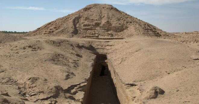Hur lång tid tog det för att bygga den stora pyramiden i Giza?