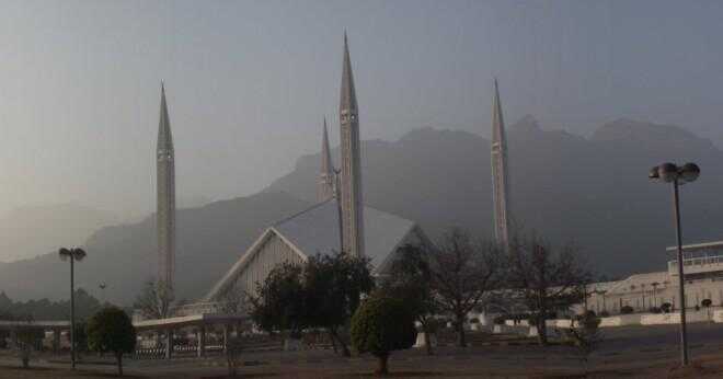 Som är den största moskén i Pakistan?