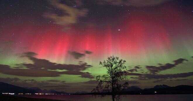 Vad orsakar aurora borealis?
