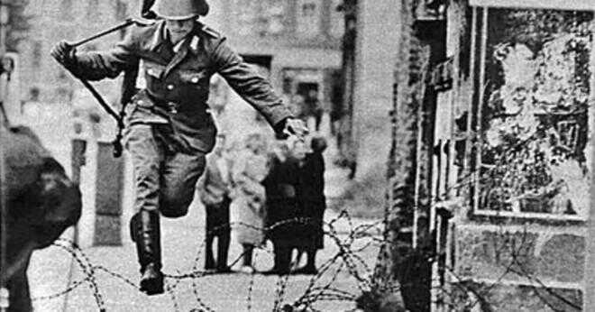Hur lång tid Berlinmuren tog för att riva?