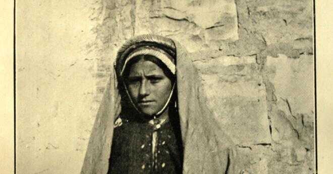 Vilka uppgifter har kvinnor gjort i första århundradet Palestina?