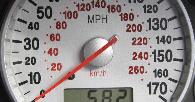 Vad är bilens hastighet i kilometer per timme när hastighetsmätaren läser 60 miles per timme?