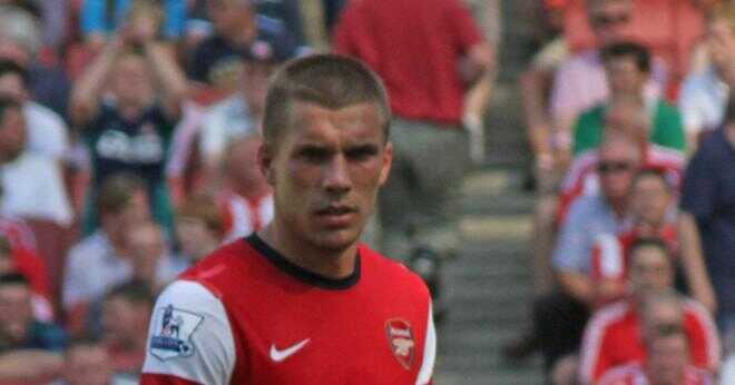 Vilken ställning har Lukas Podolski spela?