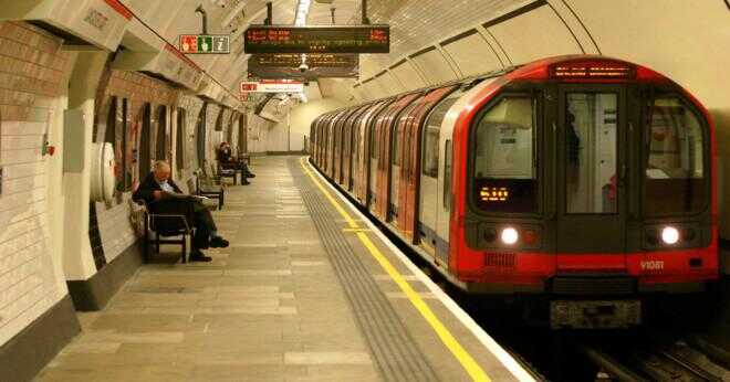 Vad London underjordisk tunnel är den längsta mellan två täckta stationer?