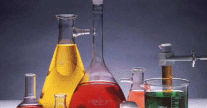 Vad är fyra faktorer som påverkar hur snabbt en kemisk reaktion äger rum?