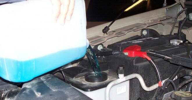 Lägger du till vätska när bilen startas eller inte?