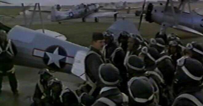 Vad är det fullständiga namnet på Senator Conyers i filmen Tuskegee Airmen?