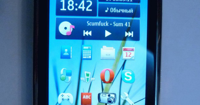 Är Nokia c6 symbian?