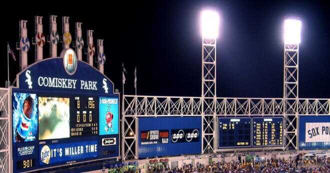 Vad var det tidigare namnet på arenan Chicago White Sox spelat i?