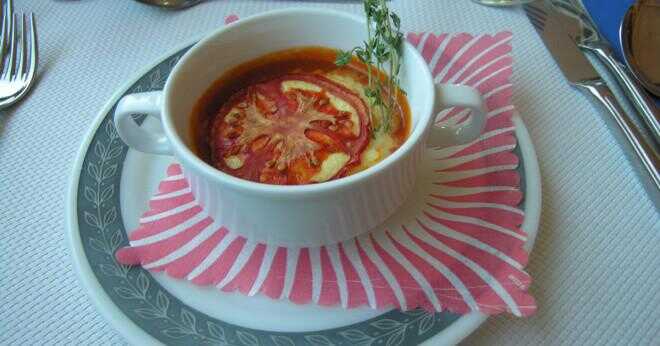 Hur många kalorier är i 1 kopp hemlagad soppa gjord med tomatsoppa och blandade grönsaker?