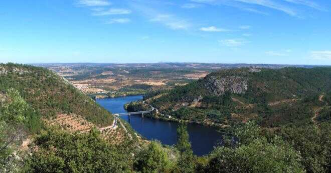 Vad är Portugals längsta floden i kilometer?