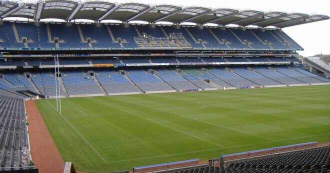 Hur mycket större är en gaelisk fotboll pitch än en rugby pitch?
