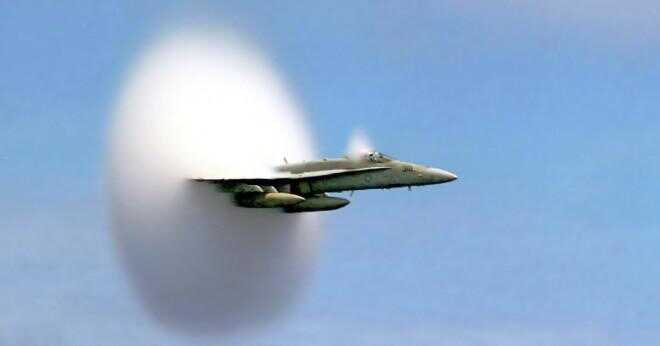 Vad kallar du ett flygplan som färdas snabbare än ljudets hastighet?