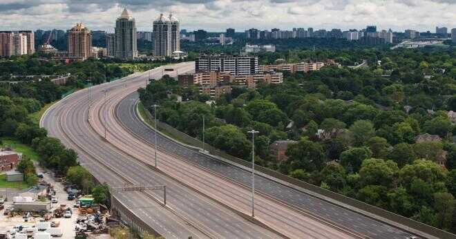 Vad är fem huvudvägar i Greater Toronto Area?