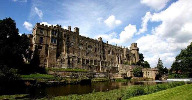 Som bodde i Warwick castle på medeltiden?