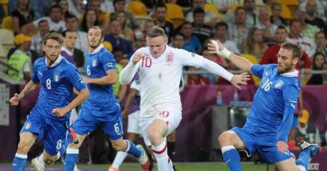 Vilket land spelar Wayne Rooney för?
