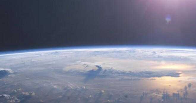 När jorden först bildat - gjordes antagligen sin atmosfär av?