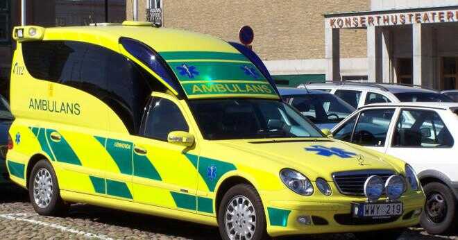 Varför är ordet ambulansen skriven i spegelbilden på en ambulans?