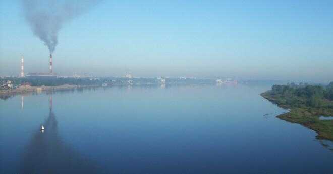 Vilken stad går floden Volga?