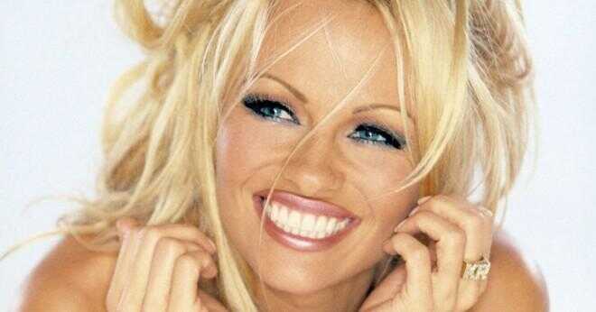 Är Pamela Andersons bröst falska?