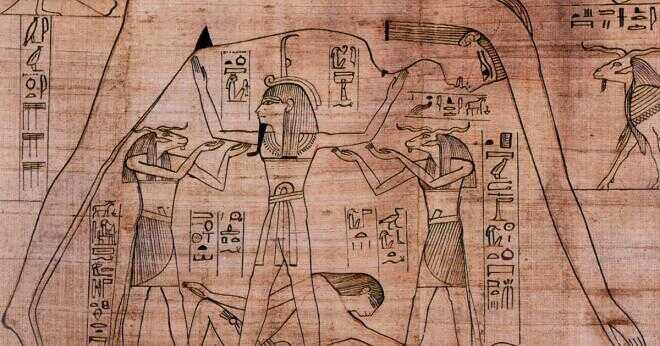Vilka religiösa ceremonier och eller gudarna var associerade med egyptiska begravning och död?