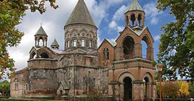 Vilken religion gör de flesta armenier praxis?