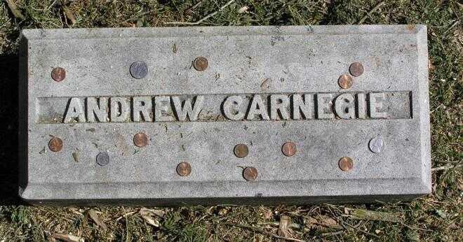 Hur använde Andrew Carnegie sin förmögenhet?