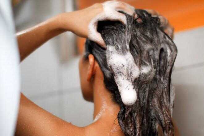 Du har tvätta ditt hår fel hela ditt liv. Här är hur man gör det rätt.