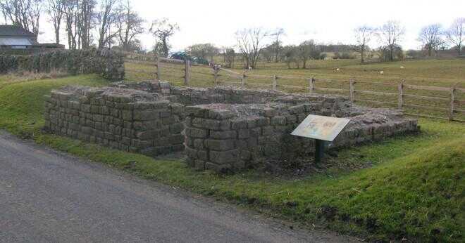 Vad berömda väggen romarna byggde mellan Skottland och England?