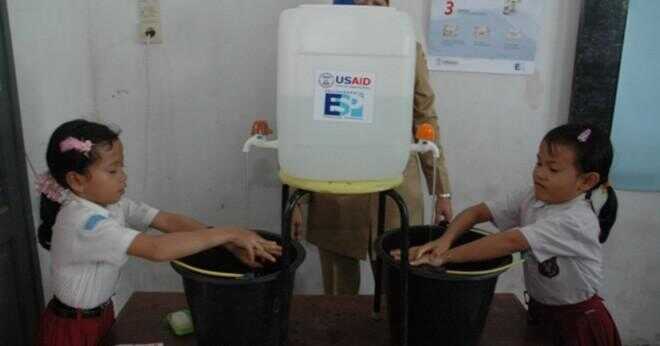 Ska skolor ha varmt vatten för barn att använda för att tvätta händerna?