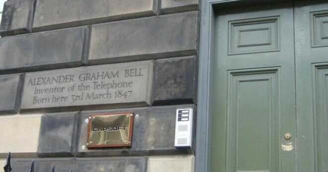 Vad gjorde Alexander Graham Bell säger när han uppfann den 1: a telefonen?